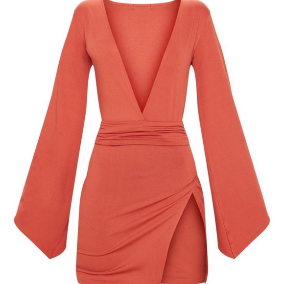 NWT PrettyLittleThing Drape Sleeve Split Dress - Picture 4 of 7